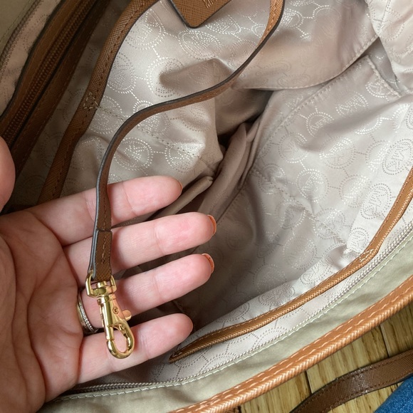 *SOLD* Michael Kors Tote Bag - Picture 6 of 10